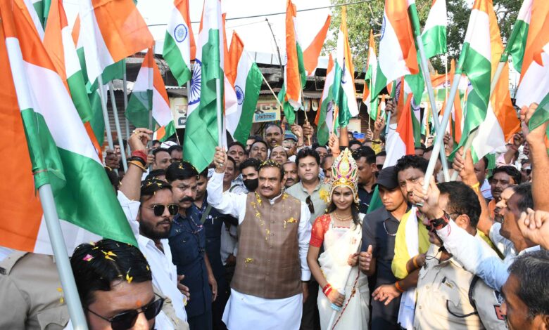 खुरई में निकली विशाल तिरंगा यात्रा